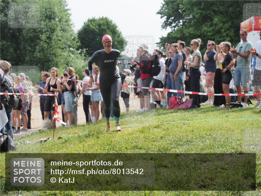 15.06.2025 - 27. Vierlanden-Triathlon KatJ http://msf.ph/oto/8013542 15.06.2025 10:14:53 Schwimmen 476, 521, 525, 546, 559, 593, 608, 1397 meine-sportfotos.de