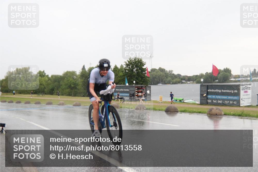 21.06.2025 - 27. Vierlanden-Triathlon H.Heesch http://msf.ph/oto/8013558 15.06.2025 13:41:54 Radfahren 1180, 1190, 1191 meine-sportfotos.de