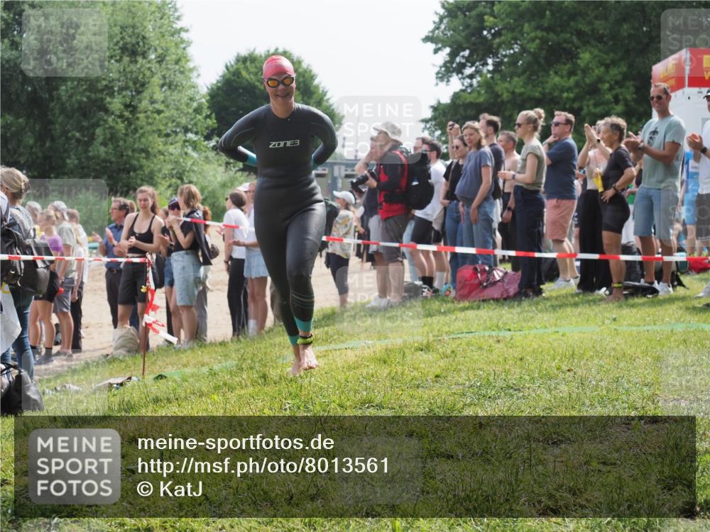 15.06.2025 - 27. Vierlanden-Triathlon KatJ http://msf.ph/oto/8013561 15.06.2025 10:14:54 Schwimmen 476, 521, 525, 546, 559, 570, 593, 608, 1397 meine-sportfotos.de