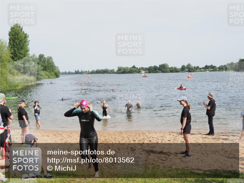 21.06.2025 - 27. Vierlanden-Triathlon MichiJ http://msf.ph/oto/8013562 15.06.2026 10:15:35 Schwimmen 508, 509, 511, 554, 564, 620 meine-sportfotos.de