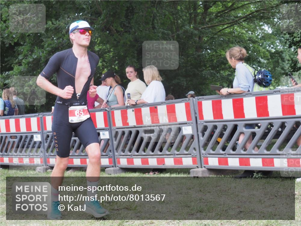 21.06.2025 - 27. Vierlanden-Triathlon KatJ http://msf.ph/oto/8013567 15.06.2025 13:10:59 Ziel 65, 797 meine-sportfotos.de
