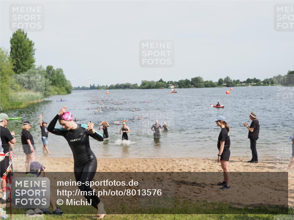 21.06.2025 - 27. Vierlanden-Triathlon MichiJ http://msf.ph/oto/8013576 15.06.2026 10:15:36 Schwimmen 483, 508, 509, 511, 554, 564, 620 meine-sportfotos.de