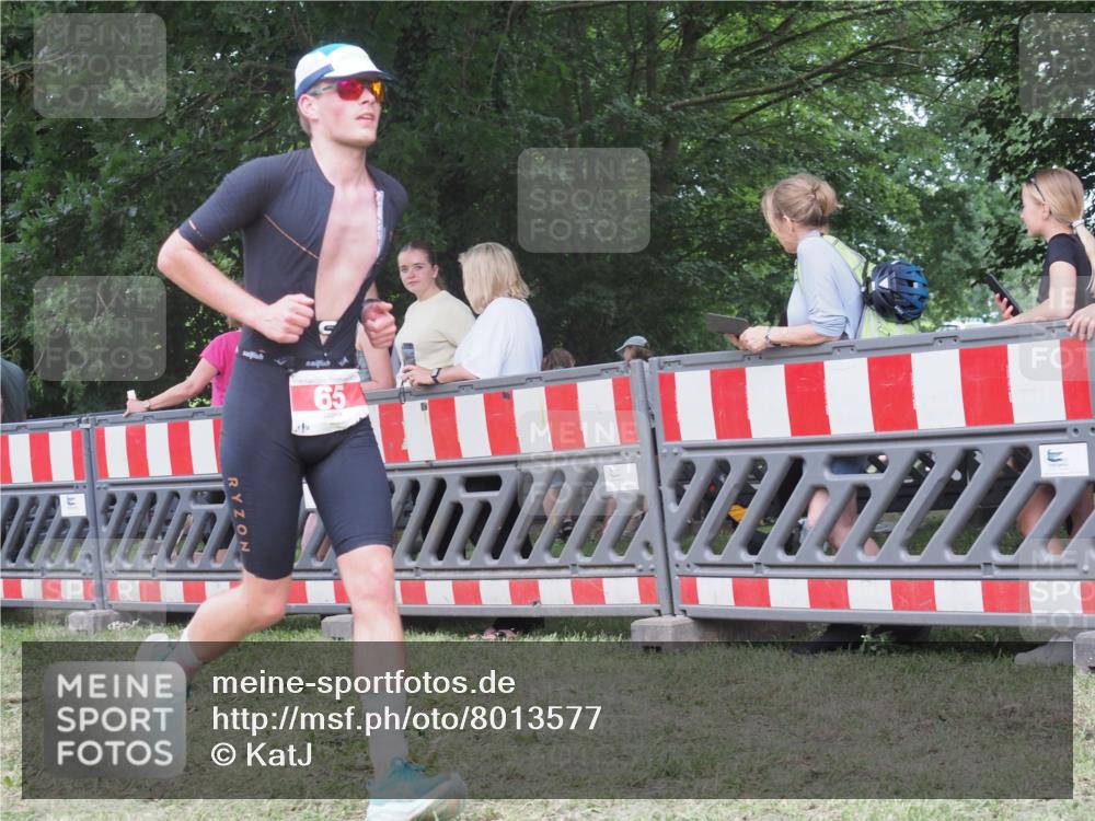 21.06.2025 - 27. Vierlanden-Triathlon KatJ http://msf.ph/oto/8013577 15.06.2025 13:10:59 Ziel 65, 797 meine-sportfotos.de