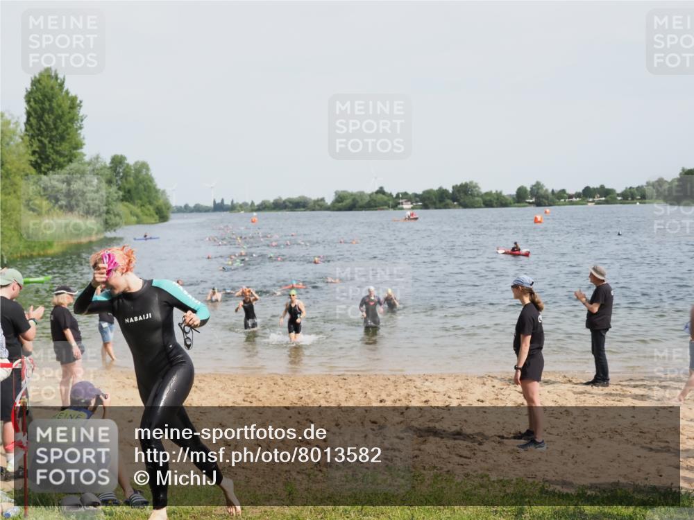 21.06.2025 - 27. Vierlanden-Triathlon MichiJ http://msf.ph/oto/8013582 15.06.2026 10:15:36 Schwimmen 483, 508, 509, 511, 554, 564, 620 meine-sportfotos.de