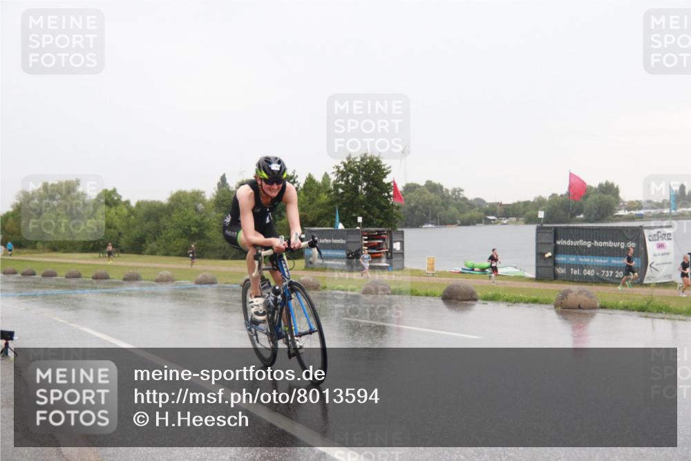 21.06.2025 - 27. Vierlanden-Triathlon H.Heesch http://msf.ph/oto/8013594 15.06.2025 13:43:20 Radfahren 1166, 1171, 1178 meine-sportfotos.de