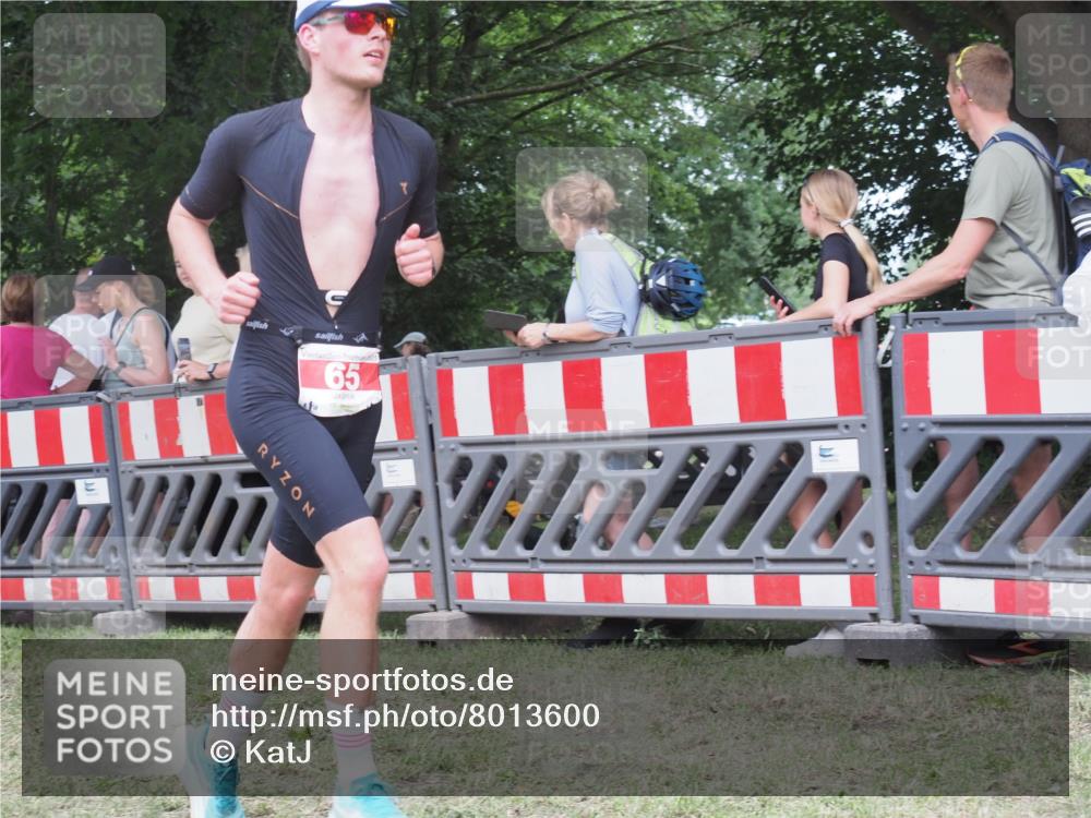 21.06.2025 - 27. Vierlanden-Triathlon KatJ http://msf.ph/oto/8013600 15.06.2025 13:10:59 Ziel 65, 797 meine-sportfotos.de