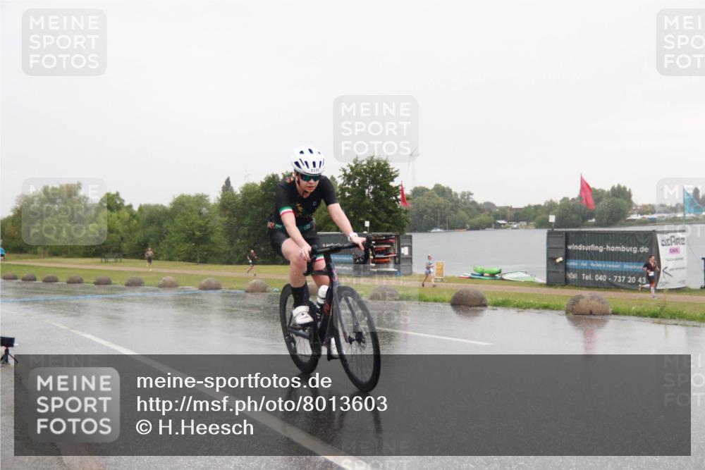 21.06.2025 - 27. Vierlanden-Triathlon H.Heesch http://msf.ph/oto/8013603 15.06.2025 13:43:22 Radfahren 1166, 1171, 1178 meine-sportfotos.de