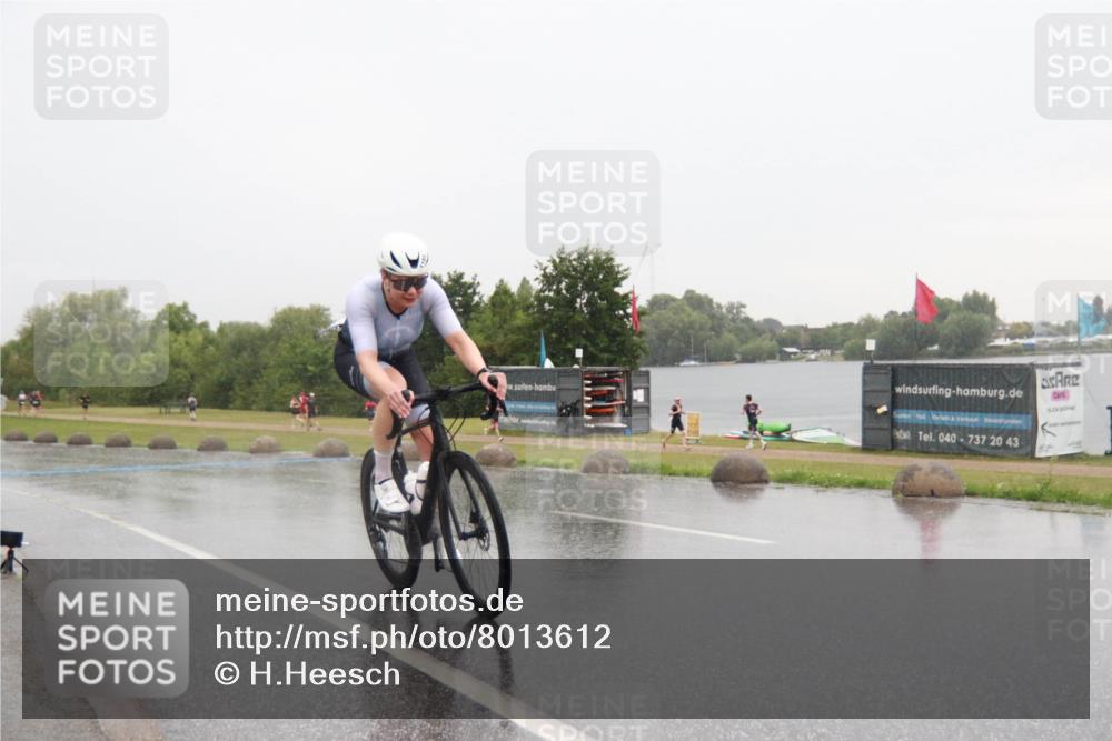 21.06.2025 - 27. Vierlanden-Triathlon H.Heesch http://msf.ph/oto/8013612 15.06.2025 13:43:57 Radfahren 1185, 1195 meine-sportfotos.de