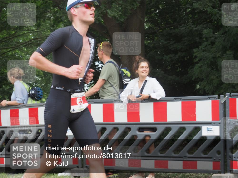 21.06.2025 - 27. Vierlanden-Triathlon KatJ http://msf.ph/oto/8013617 15.06.2025 13:10:59 Ziel 65, 797 meine-sportfotos.de