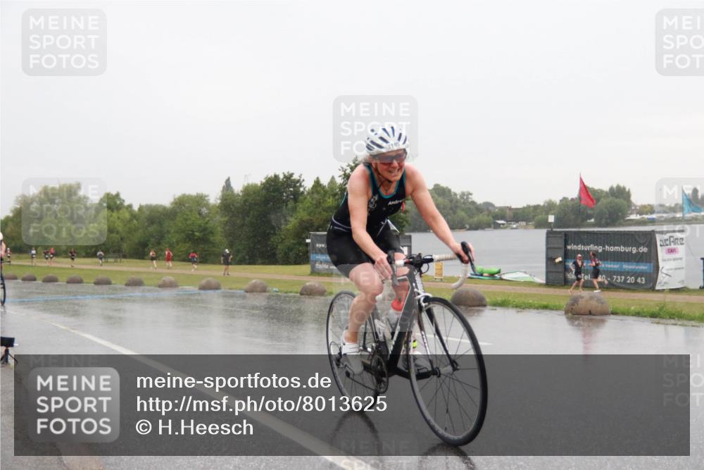 21.06.2025 - 27. Vierlanden-Triathlon H.Heesch http://msf.ph/oto/8013625 15.06.2025 13:43:59 Radfahren 1167, 1185, 1195 meine-sportfotos.de