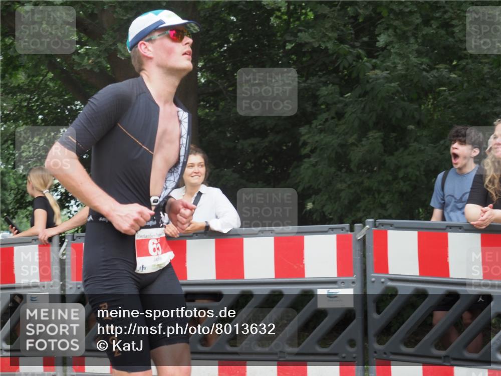 21.06.2025 - 27. Vierlanden-Triathlon KatJ http://msf.ph/oto/8013632 15.06.2025 13:11:00 Ziel 65, 797 meine-sportfotos.de