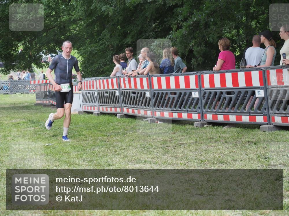 21.06.2025 - 27. Vierlanden-Triathlon KatJ http://msf.ph/oto/8013644 15.06.2025 13:11:06 Ziel 797 meine-sportfotos.de