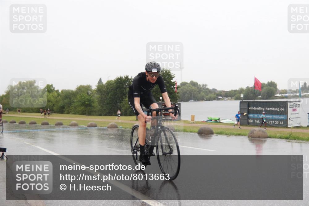 21.06.2025 - 27. Vierlanden-Triathlon H.Heesch http://msf.ph/oto/8013663 15.06.2025 13:46:14 Radfahren 1205, 1217 meine-sportfotos.de