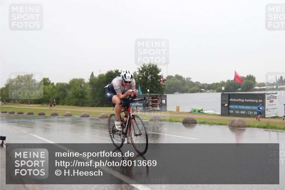 21.06.2025 - 27. Vierlanden-Triathlon H.Heesch http://msf.ph/oto/8013669 15.06.2025 13:46:15 Radfahren 1205, 1217 meine-sportfotos.de