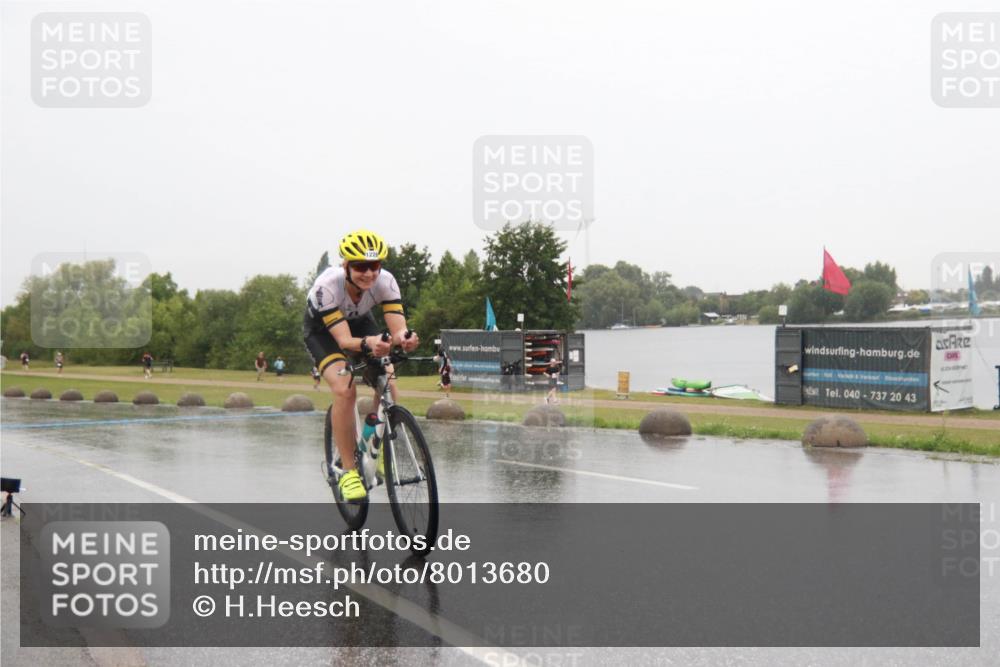 21.06.2025 - 27. Vierlanden-Triathlon H.Heesch http://msf.ph/oto/8013680 15.06.2025 13:46:44 Radfahren 1228 meine-sportfotos.de
