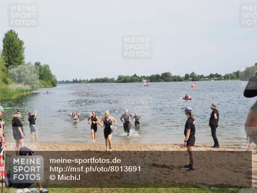 21.06.2025 - 27. Vierlanden-Triathlon MichiJ http://msf.ph/oto/8013691 15.06.2026 10:15:40 Schwimmen 483, 508, 509, 511, 564, 590, 620 meine-sportfotos.de