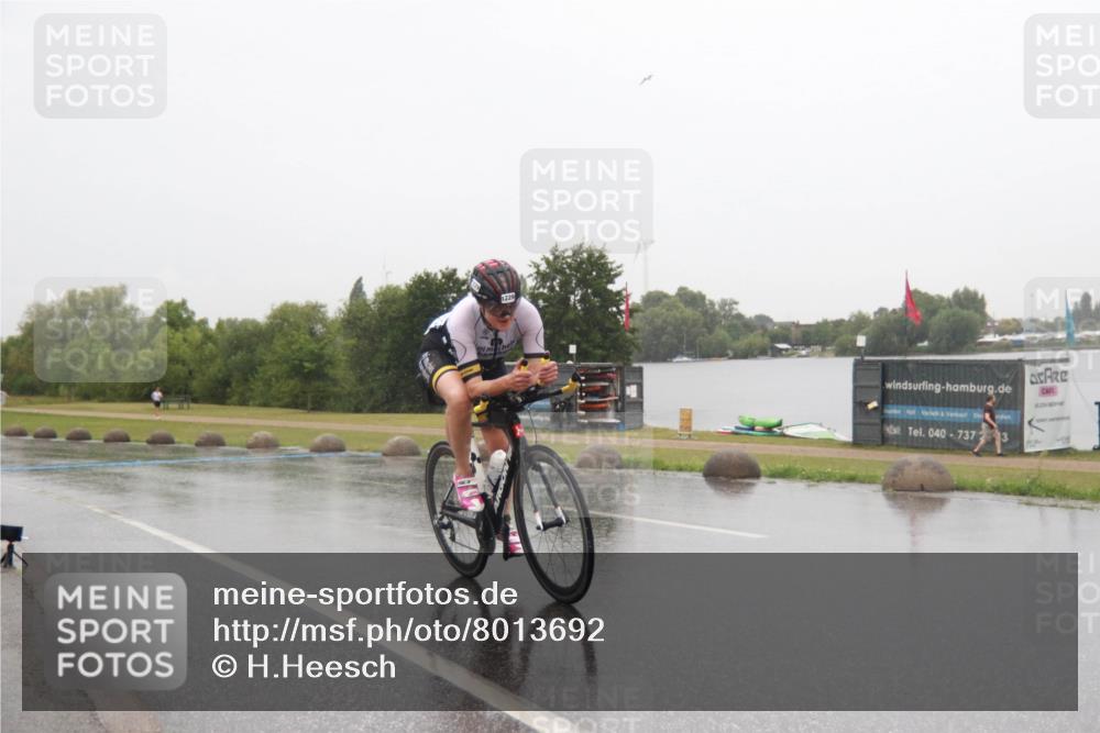 21.06.2025 - 27. Vierlanden-Triathlon H.Heesch http://msf.ph/oto/8013692 15.06.2025 13:47:23 Radfahren 1229 meine-sportfotos.de