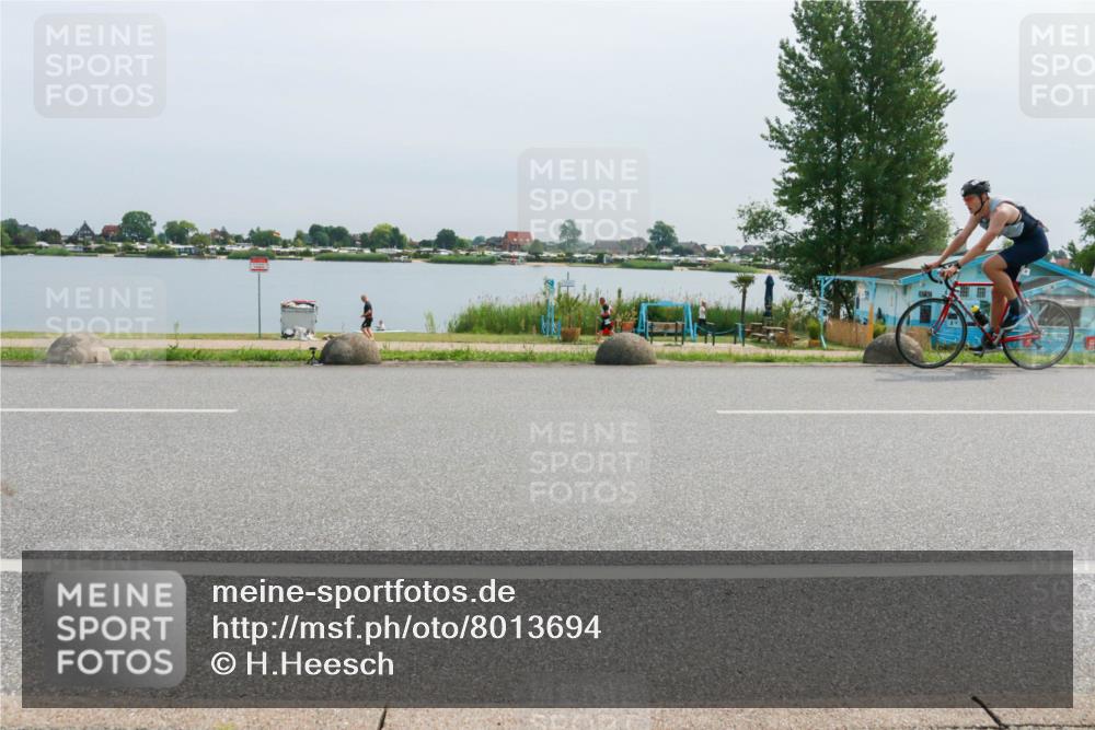 15.06.2025 - 27. Vierlanden-Triathlon H.Heesch http://msf.ph/oto/8013694 15.06.2025 11:09:07 Radfahren 32, 208, 217, 505, 869 meine-sportfotos.de
