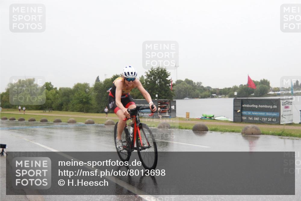 21.06.2025 - 27. Vierlanden-Triathlon H.Heesch http://msf.ph/oto/8013698 15.06.2025 13:47:34 Radfahren 1181 meine-sportfotos.de