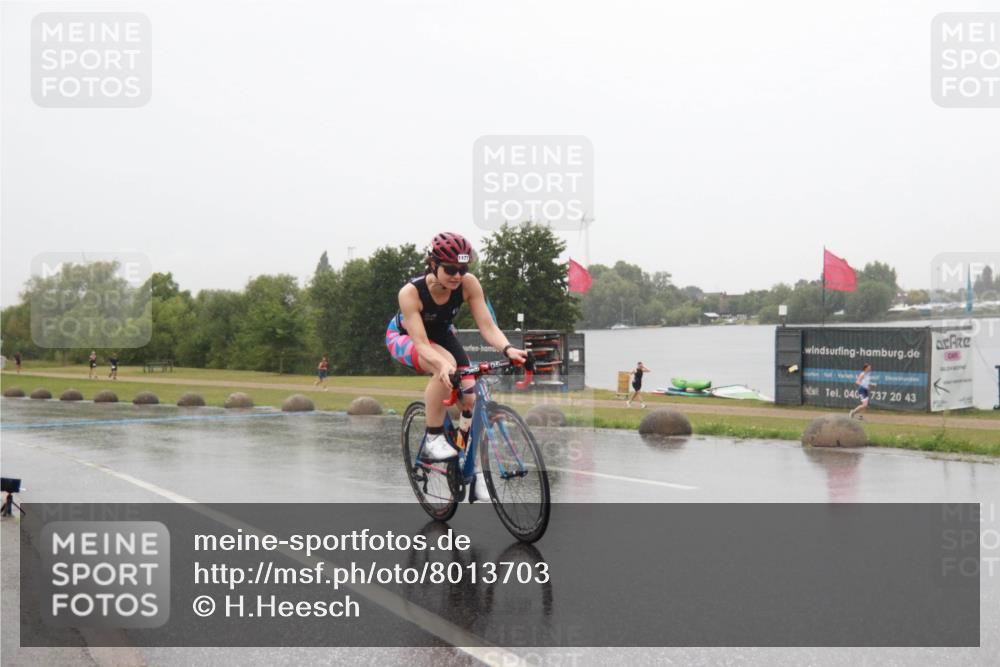 21.06.2025 - 27. Vierlanden-Triathlon H.Heesch http://msf.ph/oto/8013703 15.06.2025 13:48:16 Radfahren 1177 meine-sportfotos.de