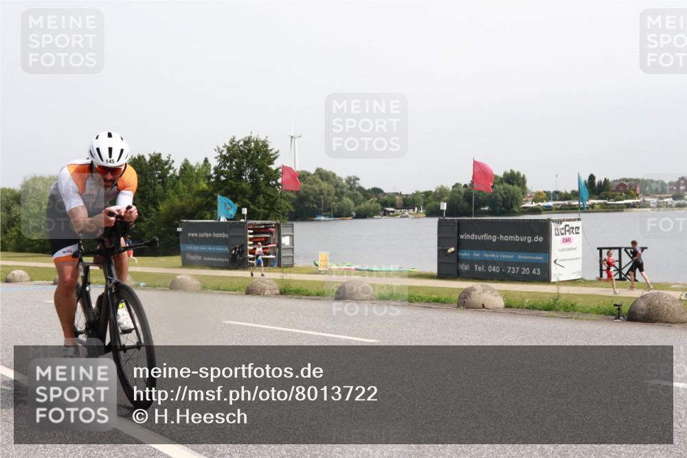 15.06.2025 - 27. Vierlanden-Triathlon H.Heesch http://msf.ph/oto/8013722 15.06.2025 11:10:30 Radfahren 145, 668, 701, 867 meine-sportfotos.de
