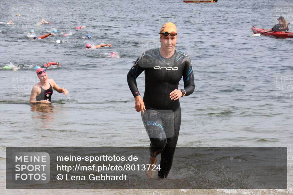 15.06.2025 - 27. Vierlanden-Triathlon Lena Gebhardt http://msf.ph/oto/8013724 15.06.2025 10:13:59 Schwimmen 472, 475, 490, 540 meine-sportfotos.de