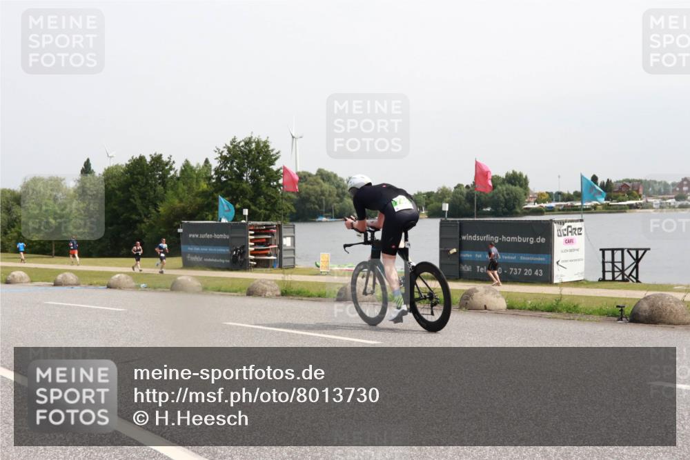 15.06.2025 - 27. Vierlanden-Triathlon H.Heesch http://msf.ph/oto/8013730 15.06.2025 11:10:32 Radfahren 145, 867 meine-sportfotos.de