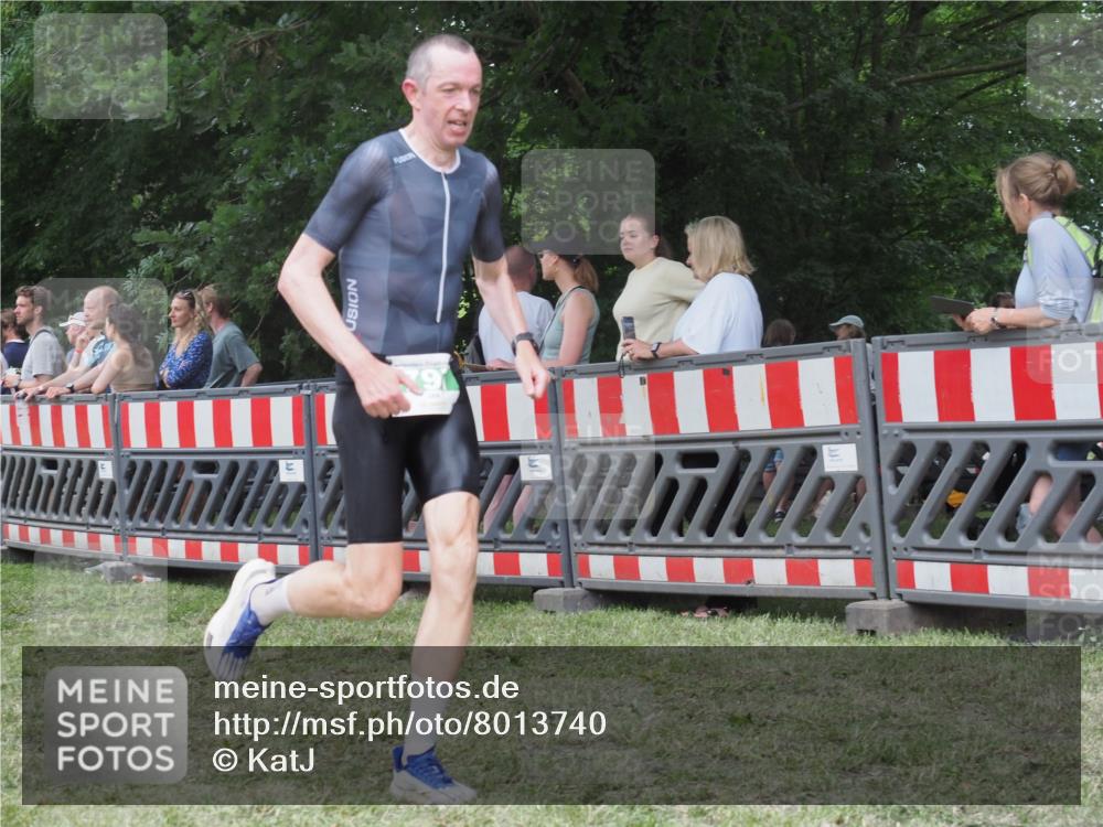 21.06.2025 - 27. Vierlanden-Triathlon KatJ http://msf.ph/oto/8013740 15.06.2025 13:11:07 Ziel 797 meine-sportfotos.de