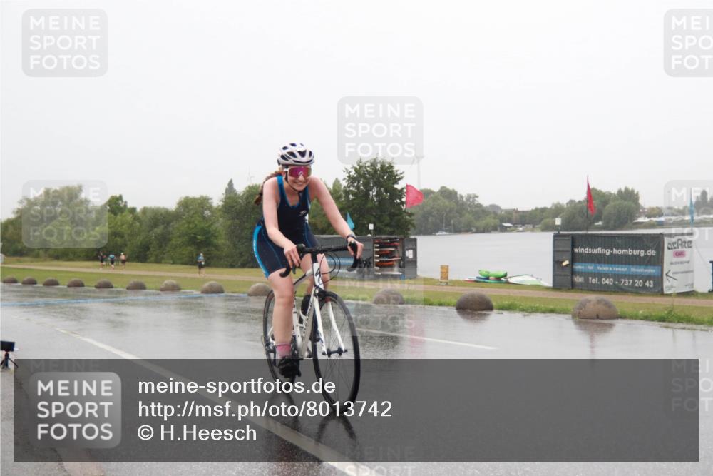 21.06.2025 - 27. Vierlanden-Triathlon H.Heesch http://msf.ph/oto/8013742 15.06.2025 13:49:43 Radfahren 1168 meine-sportfotos.de