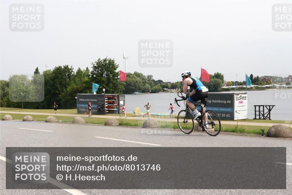 15.06.2025 - 27. Vierlanden-Triathlon H.Heesch http://msf.ph/oto/8013746 15.06.2025 11:11:01 Radfahren  meine-sportfotos.de