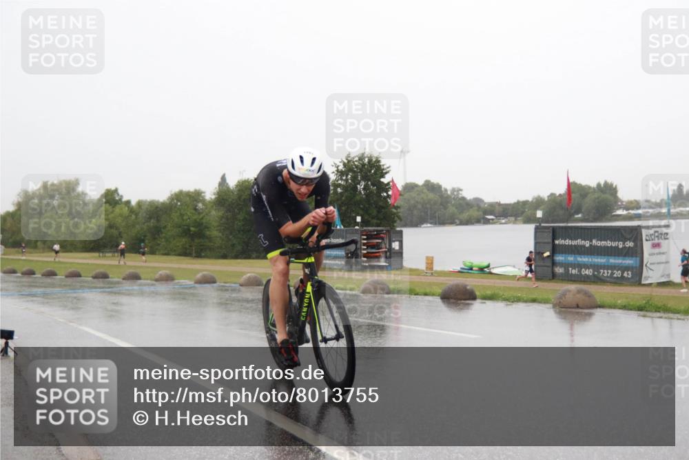 21.06.2025 - 27. Vierlanden-Triathlon H.Heesch http://msf.ph/oto/8013755 15.06.2025 13:50:43 Radfahren 1293 meine-sportfotos.de