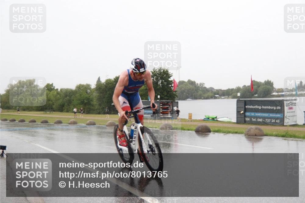 21.06.2025 - 27. Vierlanden-Triathlon H.Heesch http://msf.ph/oto/8013765 15.06.2025 13:50:53 Radfahren 1279, 1309 meine-sportfotos.de