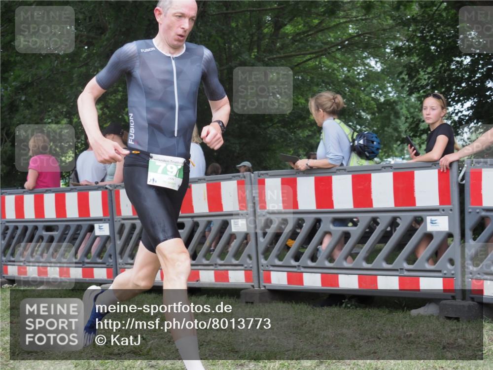 21.06.2025 - 27. Vierlanden-Triathlon KatJ http://msf.ph/oto/8013773 15.06.2025 13:11:07 Ziel 797 meine-sportfotos.de