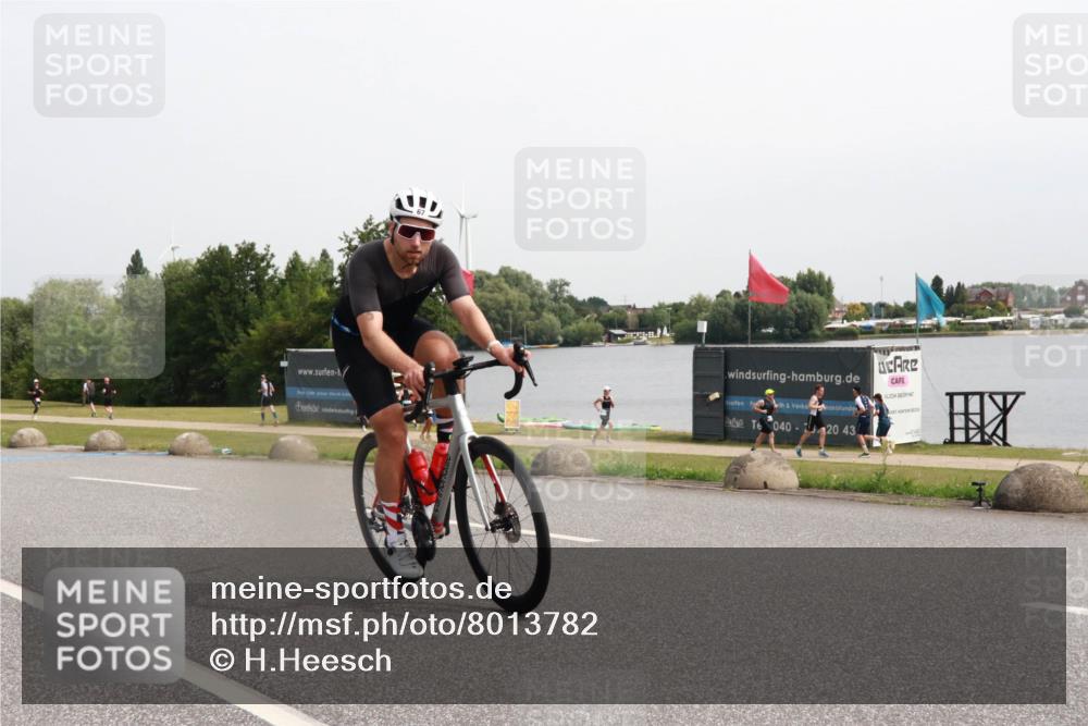 15.06.2025 - 27. Vierlanden-Triathlon H.Heesch http://msf.ph/oto/8013782 15.06.2025 11:11:33 Radfahren 67, 88, 116, 646 meine-sportfotos.de