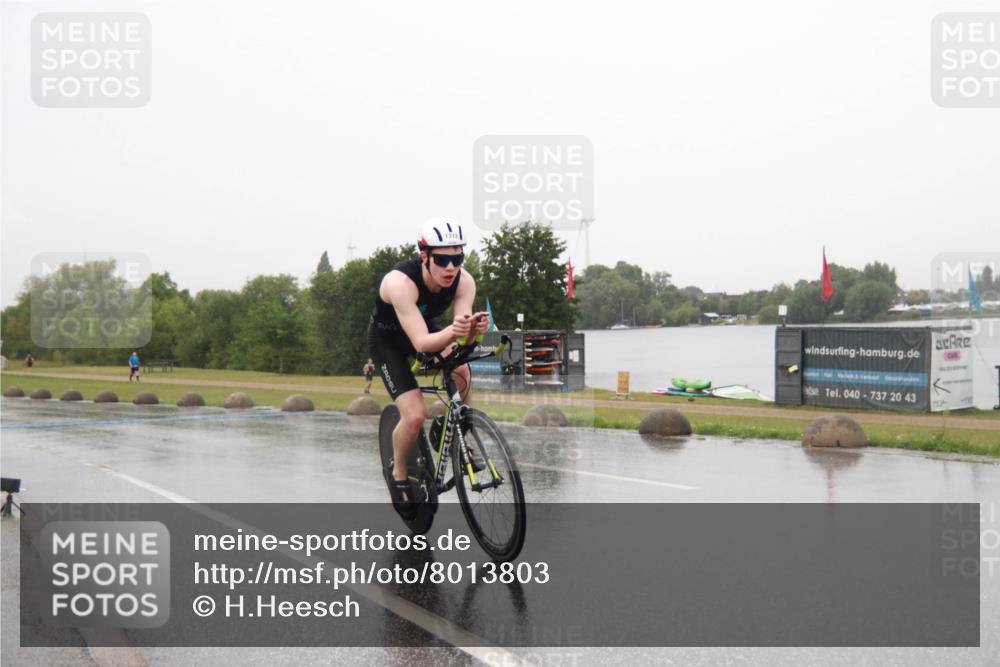 21.06.2025 - 27. Vierlanden-Triathlon H.Heesch http://msf.ph/oto/8013803 15.06.2025 13:52:12 Radfahren 1312 meine-sportfotos.de