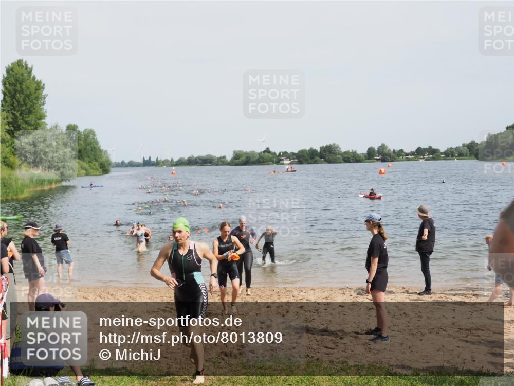 21.06.2025 - 27. Vierlanden-Triathlon MichiJ http://msf.ph/oto/8013809 15.06.2026 10:15:42 Schwimmen 483, 509, 511, 564, 577, 590, 630 meine-sportfotos.de