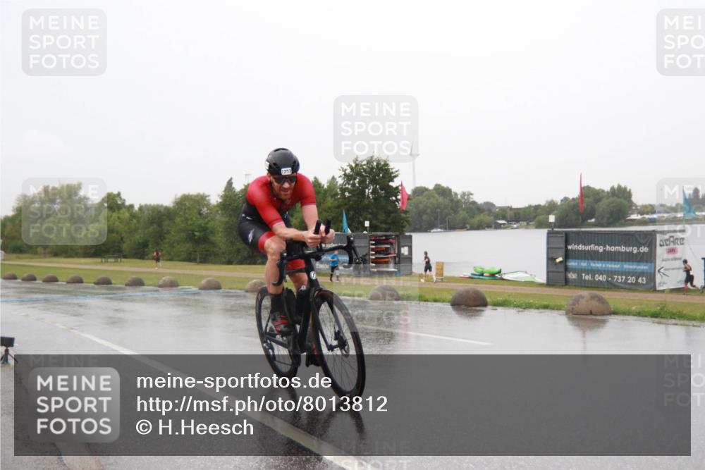 21.06.2025 - 27. Vierlanden-Triathlon H.Heesch http://msf.ph/oto/8013812 15.06.2025 13:52:31 Radfahren 1249, 1253 meine-sportfotos.de