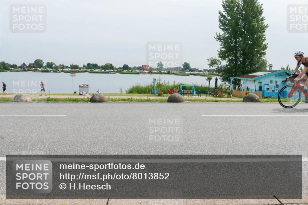 15.06.2025 - 27. Vierlanden-Triathlon H.Heesch http://msf.ph/oto/8013852 15.06.2025 11:09:12 Radfahren 32, 208, 505, 708 meine-sportfotos.de