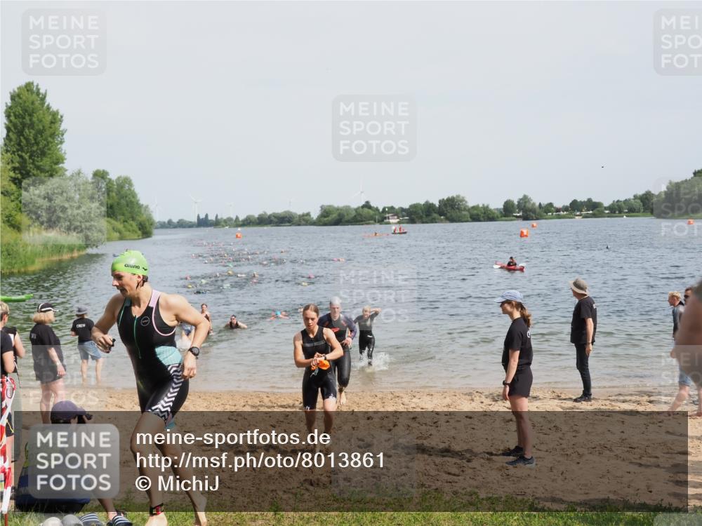 21.06.2025 - 27. Vierlanden-Triathlon MichiJ http://msf.ph/oto/8013861 15.06.2026 10:15:43 Schwimmen 483, 509, 564, 577, 590, 630 meine-sportfotos.de