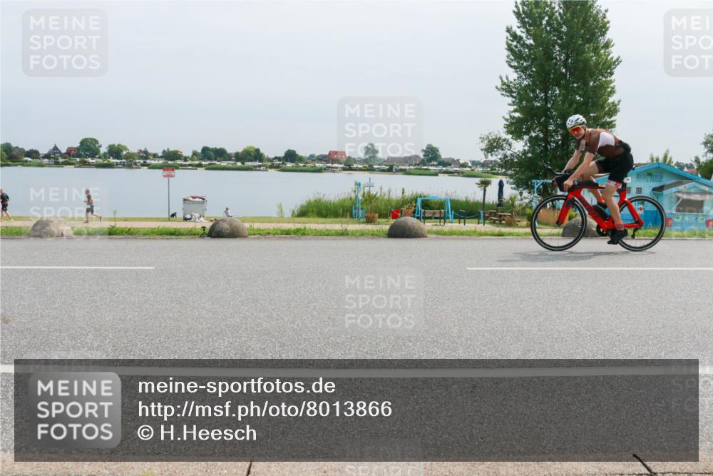 15.06.2025 - 27. Vierlanden-Triathlon H.Heesch http://msf.ph/oto/8013866 15.06.2025 11:09:12 Radfahren 32, 208, 505, 708 meine-sportfotos.de