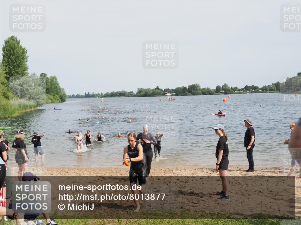 21.06.2025 - 27. Vierlanden-Triathlon MichiJ http://msf.ph/oto/8013877 15.06.2026 10:15:43 Schwimmen 483, 509, 564, 577, 590, 630 meine-sportfotos.de