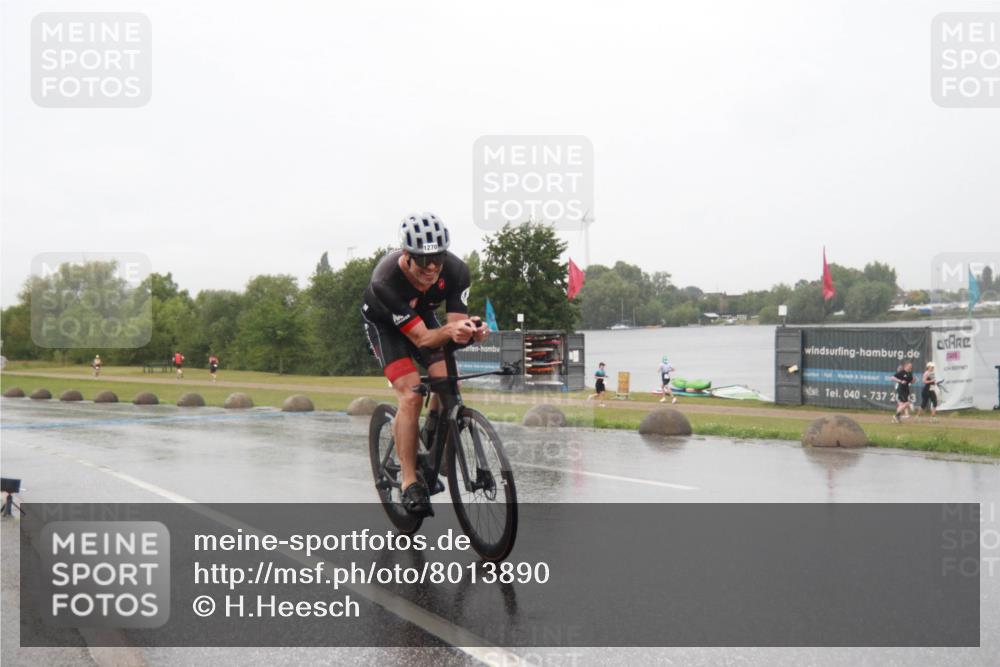 21.06.2025 - 27. Vierlanden-Triathlon H.Heesch http://msf.ph/oto/8013890 15.06.2025 13:56:01 Radfahren 1232, 1270, 1275 meine-sportfotos.de