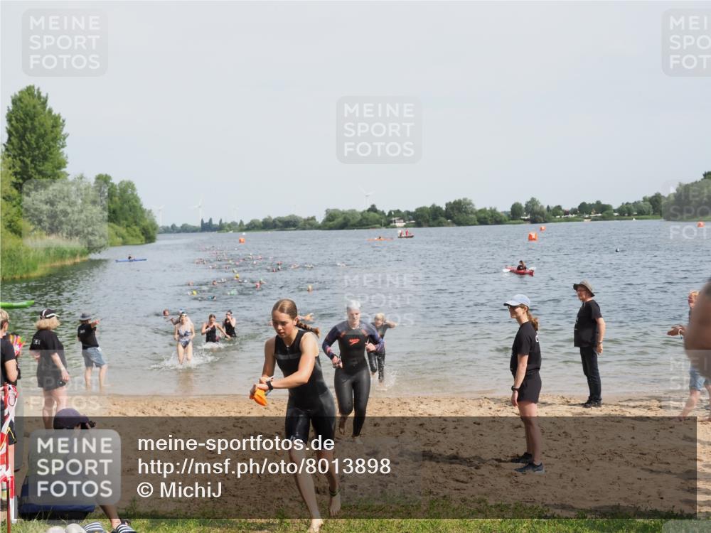 21.06.2025 - 27. Vierlanden-Triathlon MichiJ http://msf.ph/oto/8013898 15.06.2026 10:15:44 Schwimmen 483, 505, 509, 564, 577, 590, 630 meine-sportfotos.de