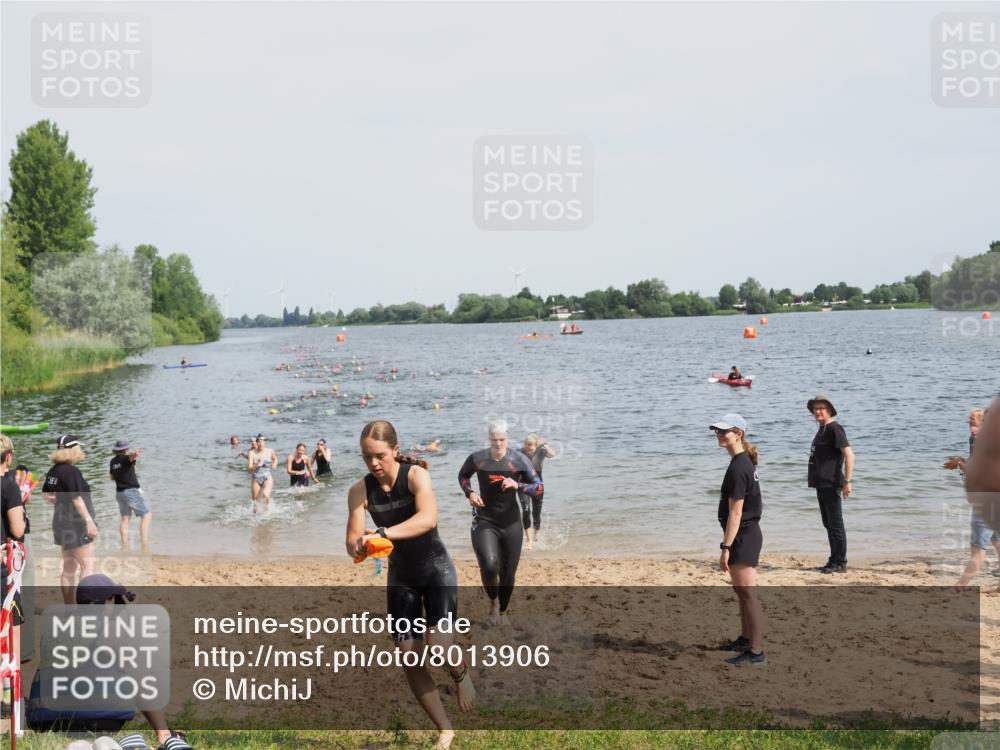21.06.2025 - 27. Vierlanden-Triathlon MichiJ http://msf.ph/oto/8013906 15.06.2026 10:15:44 Schwimmen 483, 505, 509, 564, 577, 590, 630 meine-sportfotos.de