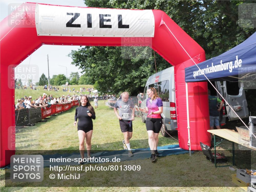21.06.2025 - 27. Vierlanden-Triathlon MichiJ http://msf.ph/oto/8013909 15.06.2026 11:30:53 Ziel 610 meine-sportfotos.de