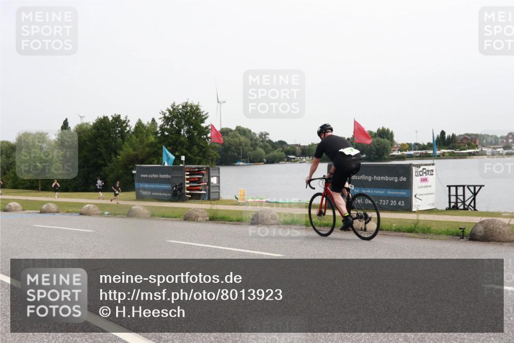 15.06.2025 - 27. Vierlanden-Triathlon H.Heesch http://msf.ph/oto/8013923 15.06.2025 11:13:08 Radfahren 778 meine-sportfotos.de