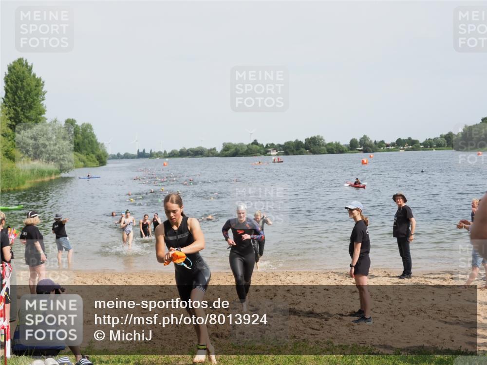 21.06.2025 - 27. Vierlanden-Triathlon MichiJ http://msf.ph/oto/8013924 15.06.2026 10:15:44 Schwimmen 483, 505, 509, 564, 577, 590, 630 meine-sportfotos.de