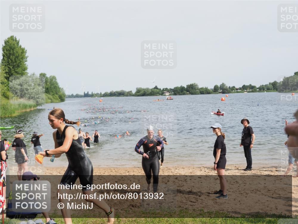 21.06.2025 - 27. Vierlanden-Triathlon MichiJ http://msf.ph/oto/8013932 15.06.2026 10:15:44 Schwimmen 483, 505, 509, 564, 577, 590, 630 meine-sportfotos.de