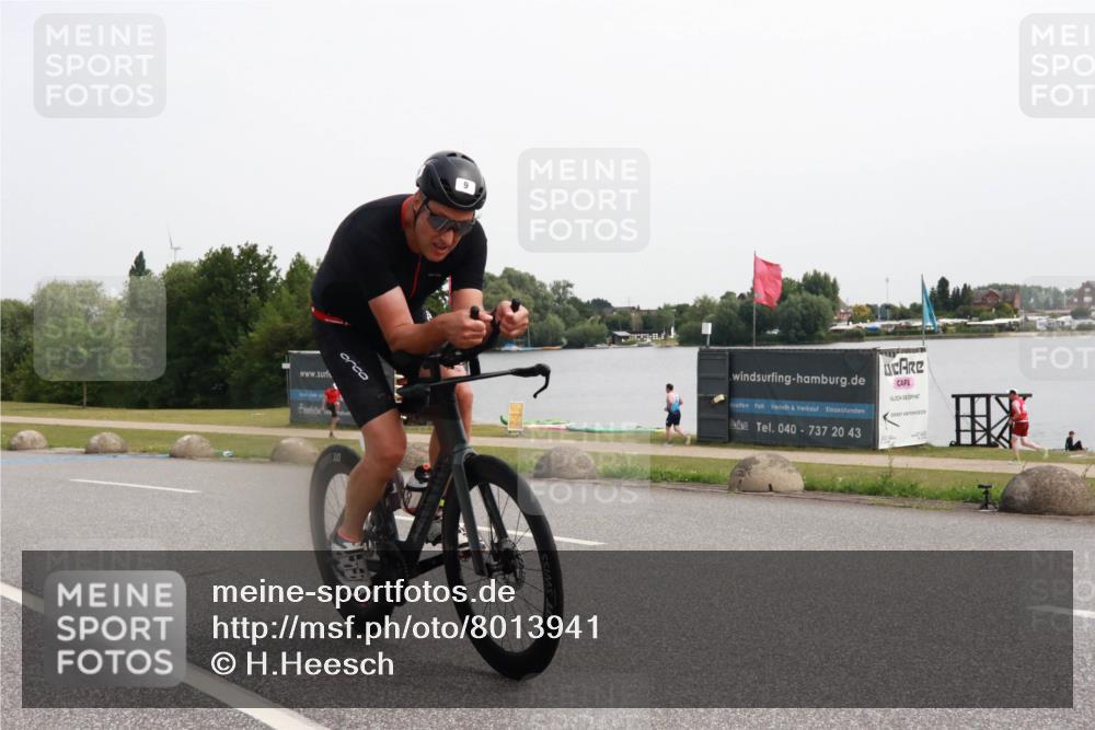 15.06.2025 - 27. Vierlanden-Triathlon H.Heesch http://msf.ph/oto/8013941 15.06.2025 11:13:22 Radfahren 9, 134, 223 meine-sportfotos.de