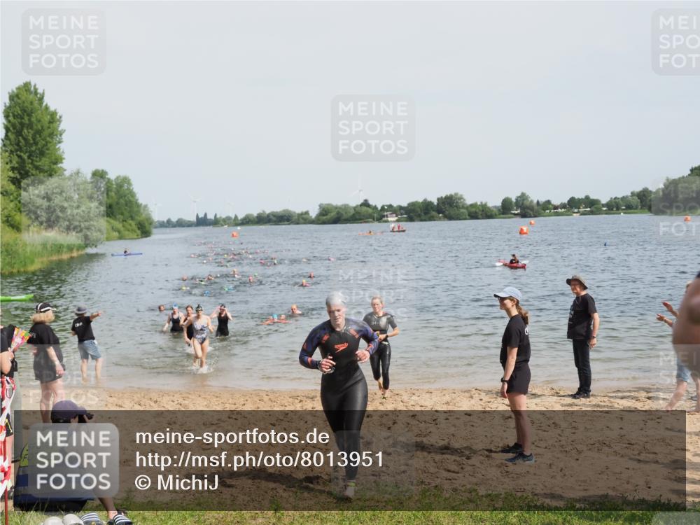 21.06.2025 - 27. Vierlanden-Triathlon MichiJ http://msf.ph/oto/8013951 15.06.2026 10:15:45 Schwimmen 483, 505, 509, 564, 577, 590, 630 meine-sportfotos.de